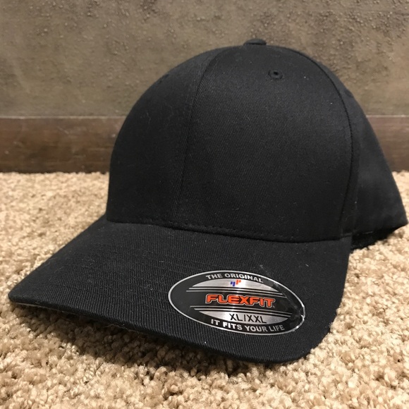 Black fitted hat - Picture 1 of 1